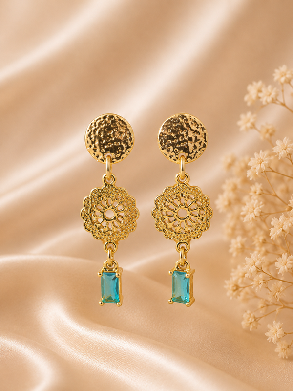 Azure Bloom Oorbellen – goudkleurige filigraan oorbellen met turquoise kristal