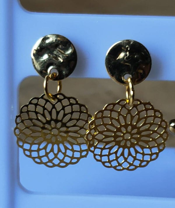 Gouden Oorbellen met Rond Open Bloemdesign – 2 cm | Elegant & Lichtgewicht