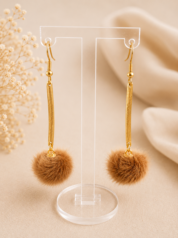 Fluffy Pompon Oorbellen Camel | Statement Oorbellen 7 cm
