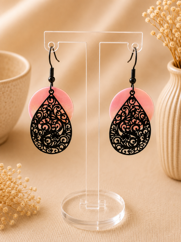 Pink Lace – Zwart-roze filigraan oorbellen