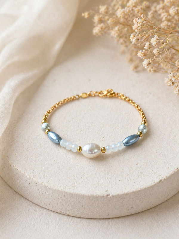 Elegante Handgemaakte Parelarmband – Blauw & Goud