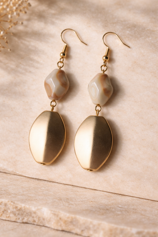 Handgemaakte Oorbellen Warm Marble Gold met Mat Gouden Hanger
