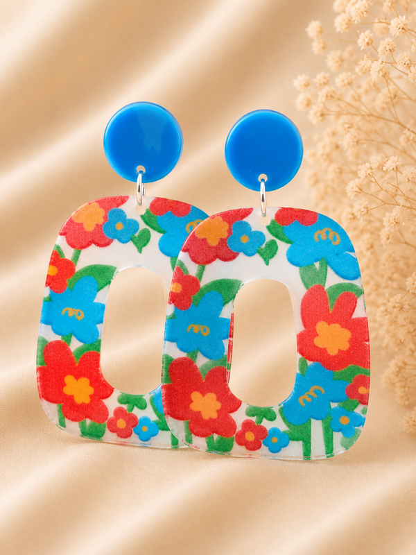 Azure Bloom Oorbellen – handgemaakte statement oorbellen met bloemenprint