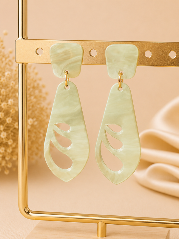 Mint Pearl Oorbellen – Lichtgroen & Goud | 6,5 cm
