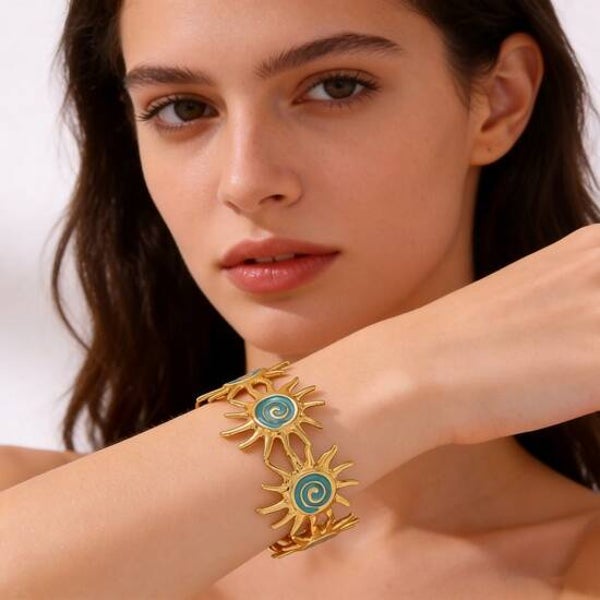 Gouden Zon Armband met Turquoise Detail – Open Statement Cuff
