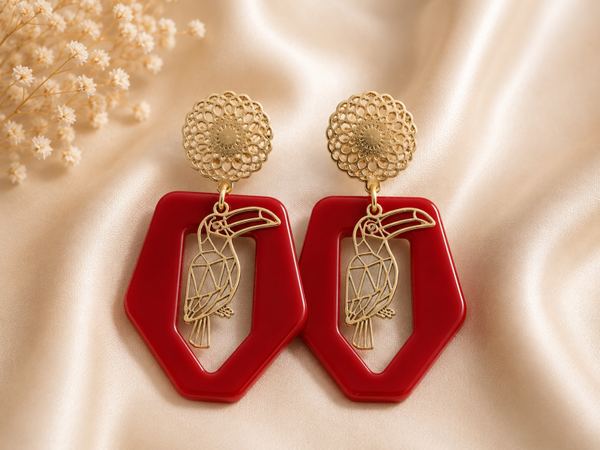 Handgemaakte Oorbellen Scarlet Toucan – Rood & Goud | 5,5 cm