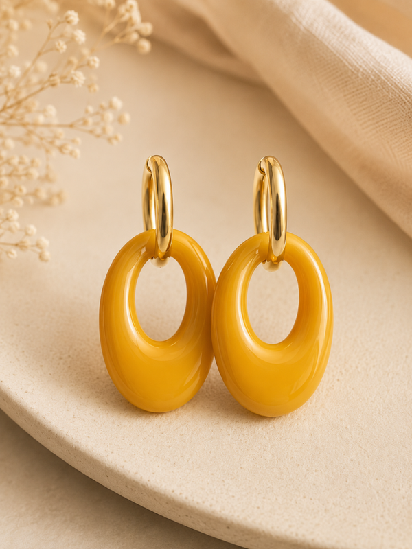 Handgemaakte Sunshine Resin Oorbellen met Goudkleurige Hoops | 4,5 cm
