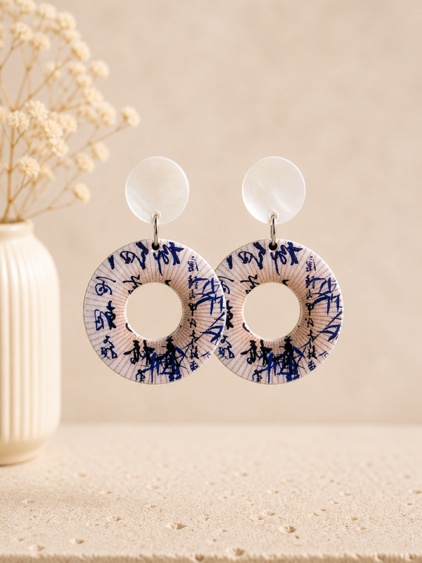 Abstracte Oorbellen met Print – Blauw/Wit – 5 cm