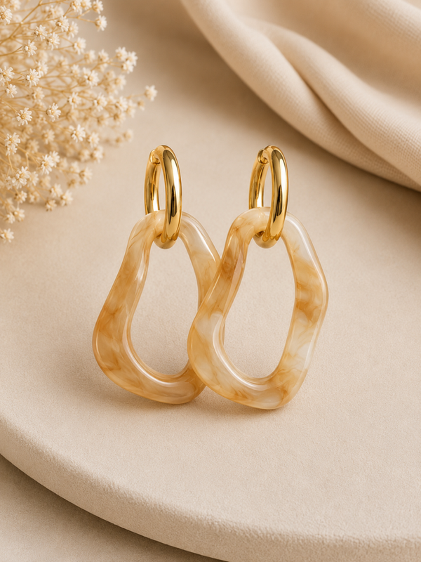 Handgemaakte Amber Marble Resin Oorbellen met Goudkleurige Hoops | 5,5 cm