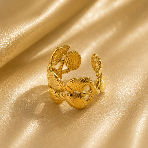 Golden Seashell Luxe Ring – Adjustable Stainless Steel Ring