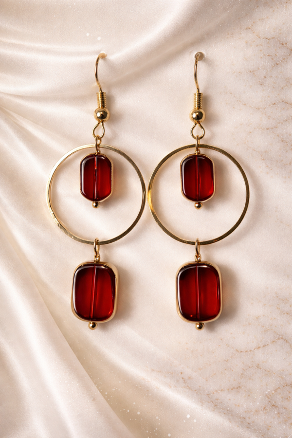 RubyHalo Elegance – Rode Glassteen Cirkeloorbellen