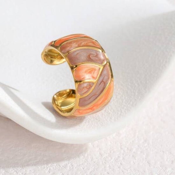 Gouden Pastel Wave Ring – Brede Open Ring met Emaille Design