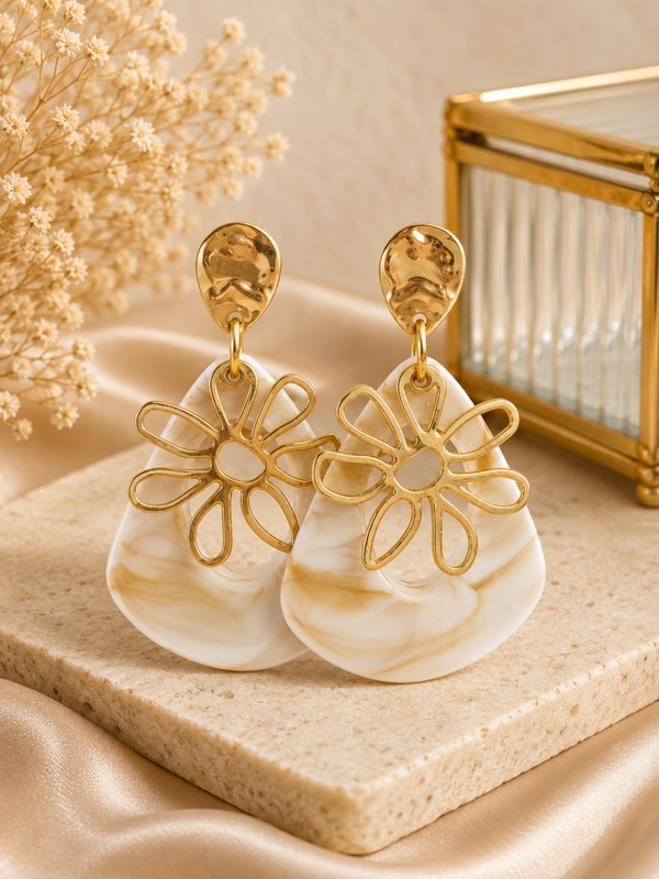Golden Daisy Oorbellen – Marble White & Gold