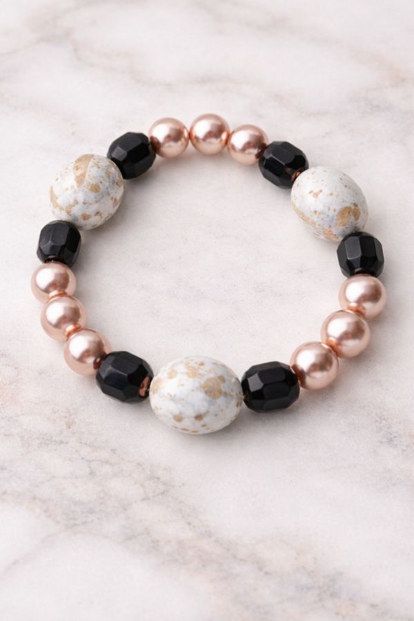 Pearl & Stone Armband “Golden Sand” – met Crème Parels & Gemarmerde Bedels