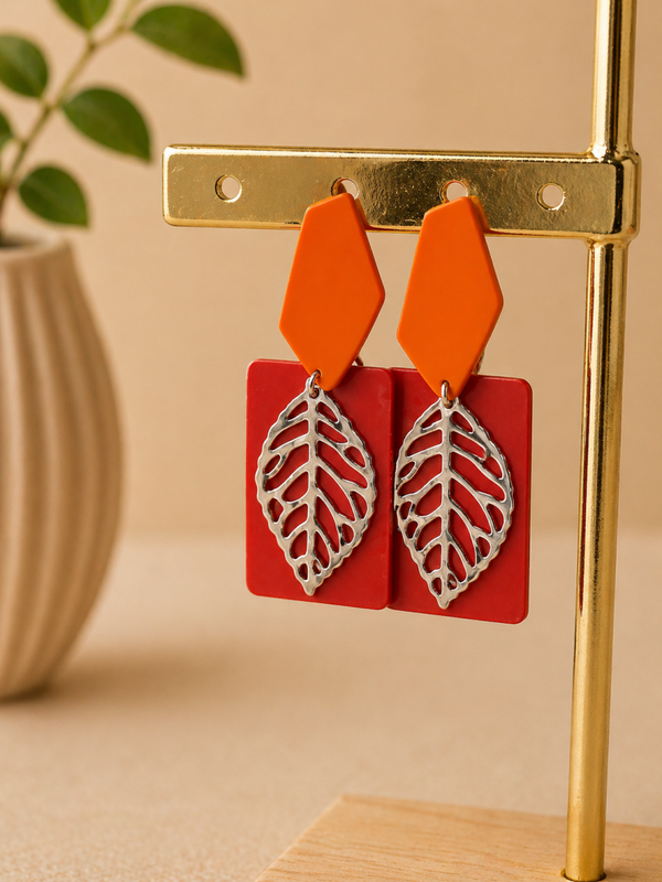 Statement Oorbellen Oranje met Zilveren Blad – 3,5 cm