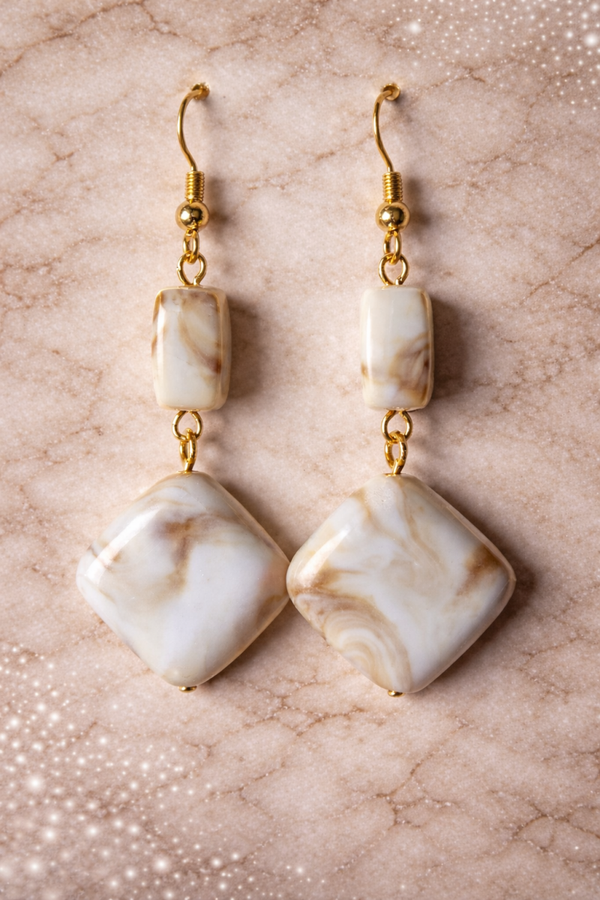 Handgemaakte Oorbellen Soft Marble Ivory met Goudkleurige Details