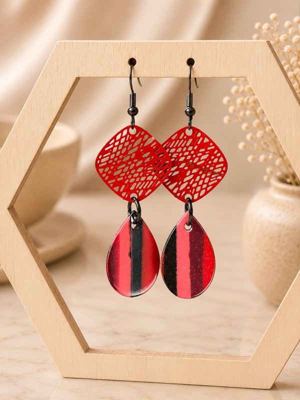 Scarlet Bloom Oorbellen – Rood & Zwart | 6 cm