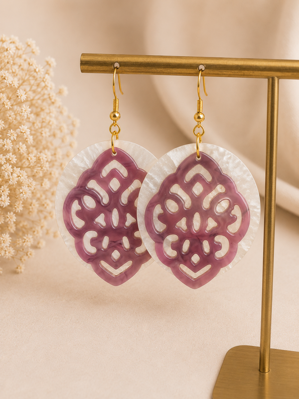 Handgemaakte Pearl & Mauve Resin Oorbellen | 6,5 cm