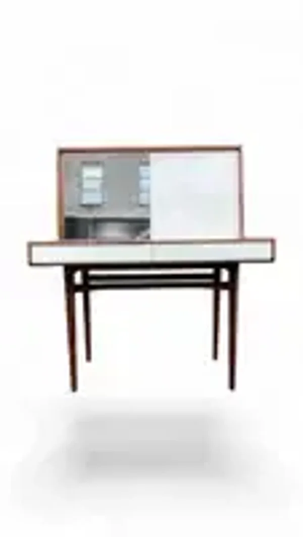 Kaptafel/bureau van Olof Ottolin (Finland)