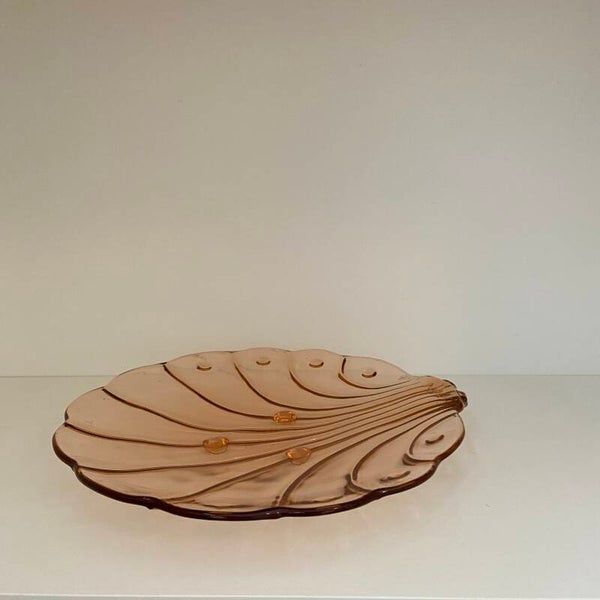 Art Deco schaal van rosalineglas in schelpvorm