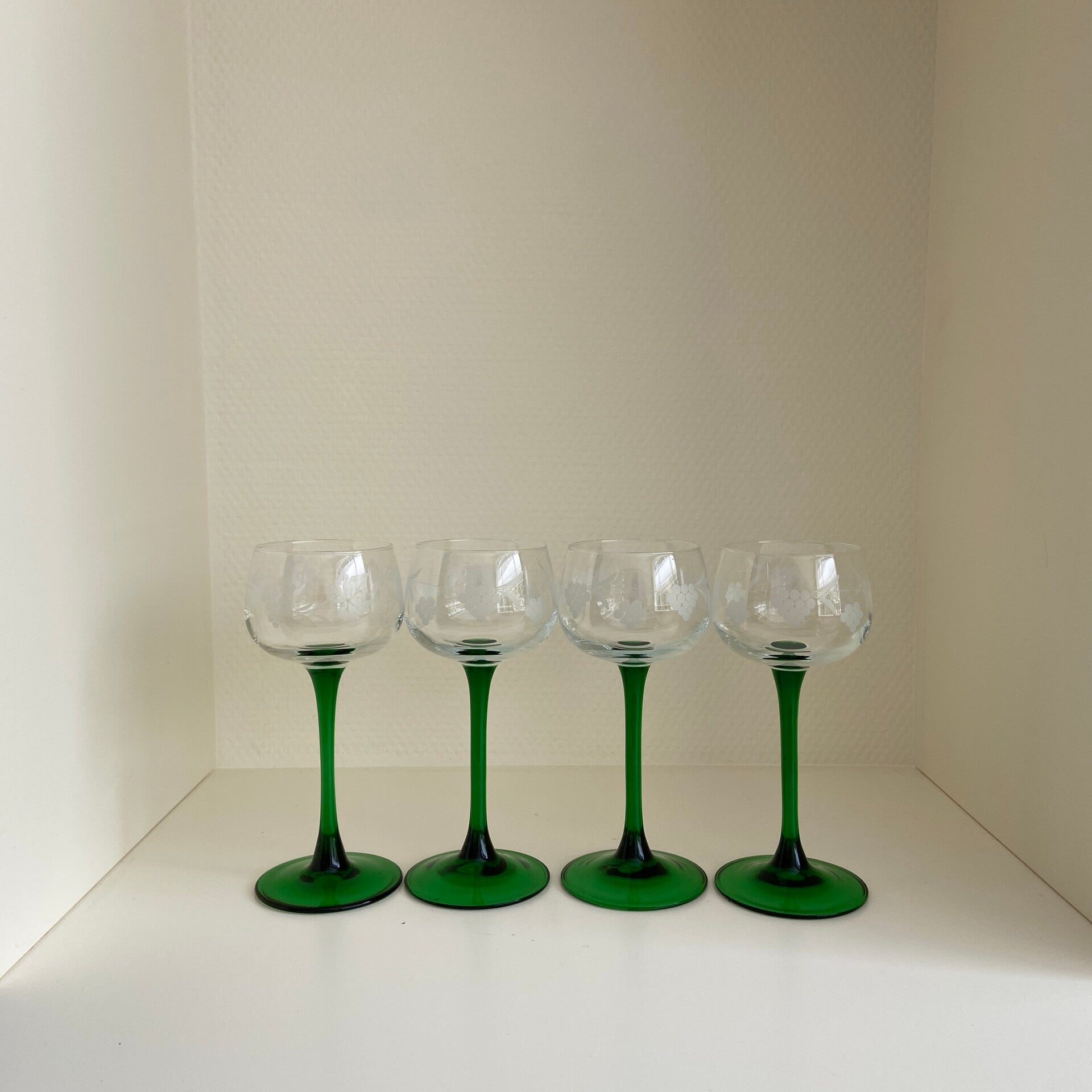 Set van 4 Luminarc France wijnglazen met druivendecoratie