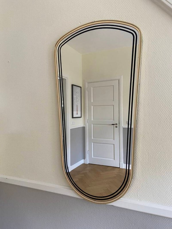 Vintage Franse trapeziumvormige spiegel met messing rand