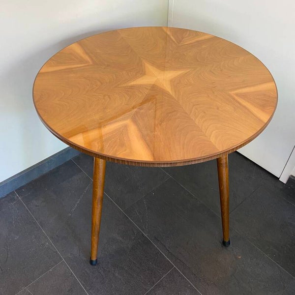 Vintage Koffietafel van notenhout met ingelegde figuren