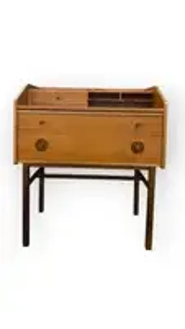 Compact bureau/kaptafel met 'verborgen' spiegel