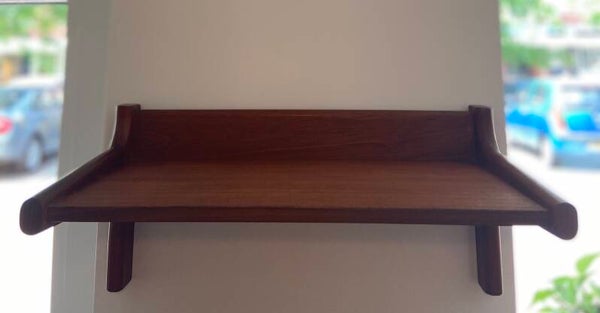 Vintage Deense wandplank van massief teakhout