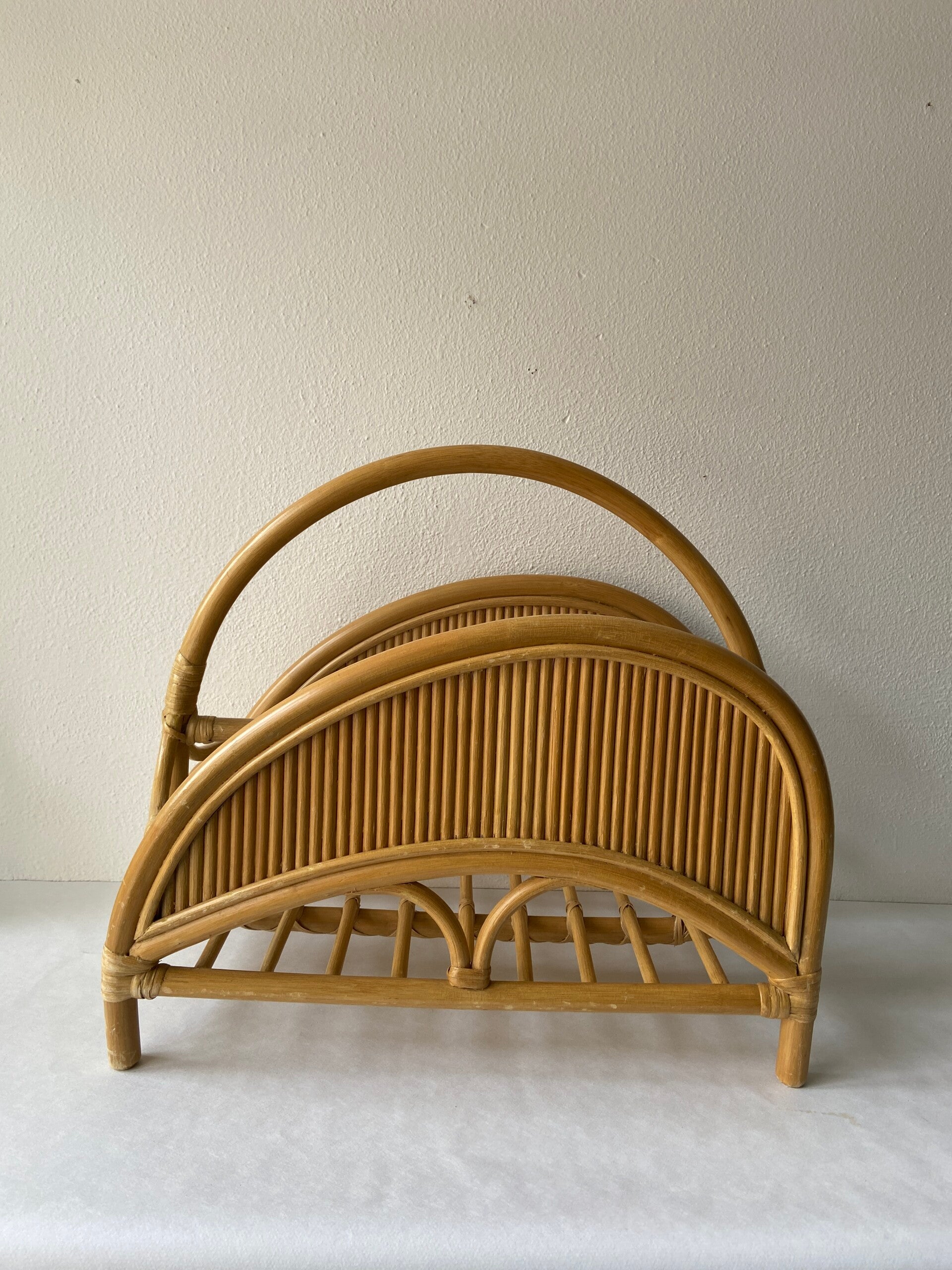 Rotan tijdschriftenhouder