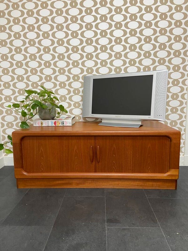 Vintage Deens lowboard/tv-meubel van Dyrlund met tambourdeuren