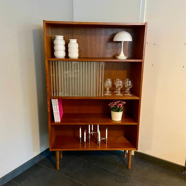 Vintage Deense boekenkast met glazen schuifdeuren