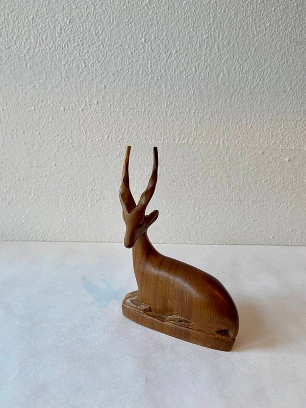 Vintage beeldje van een gazelle van teakhout