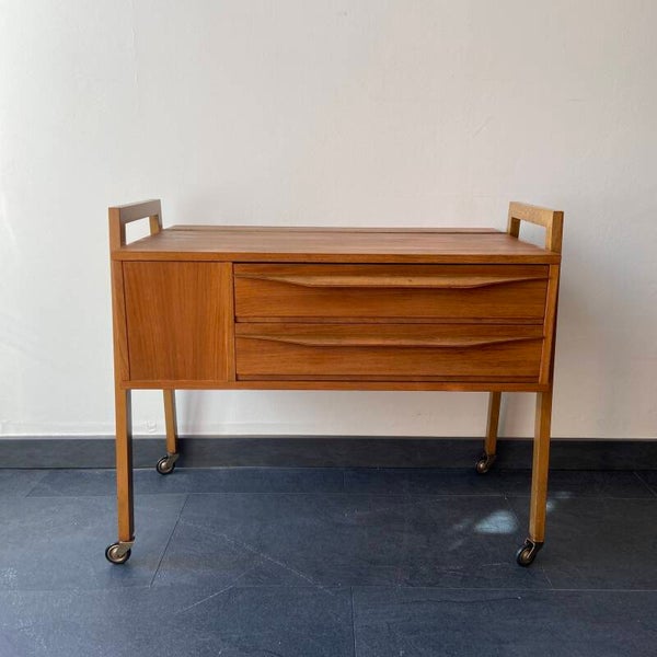 Vintage Naaikastje op wielen