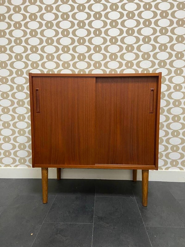 Vintage Deens compact dressoir met schuifdeuren van E.S. Mobler