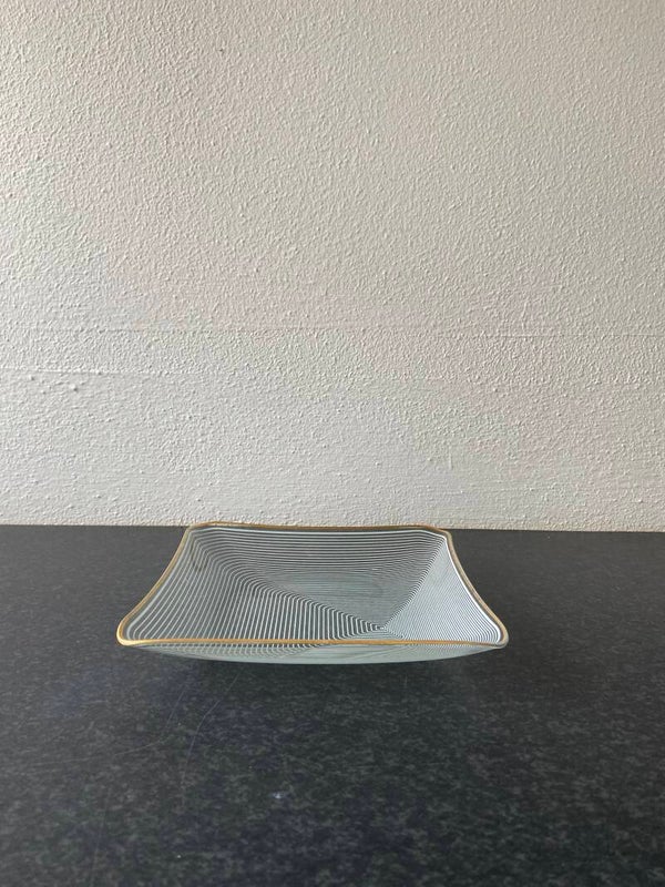 Vierkante koekjes/bonbon schaal van glas met spiraalvormig patroon