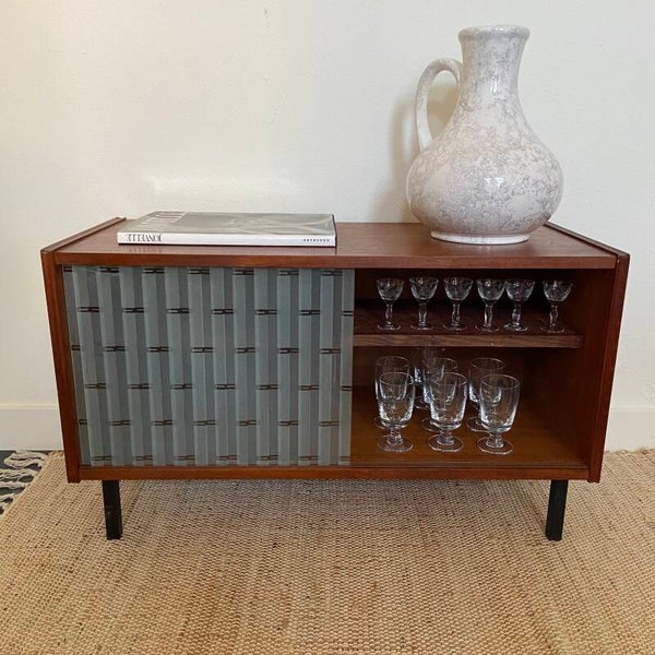 Vintage TV-/vitrinekast met bewerkt glas en schuifdeuren