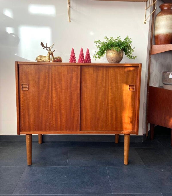 Vintage Deens compact dressoir/kastje met schuifdeuren (rechthoekige grepen)