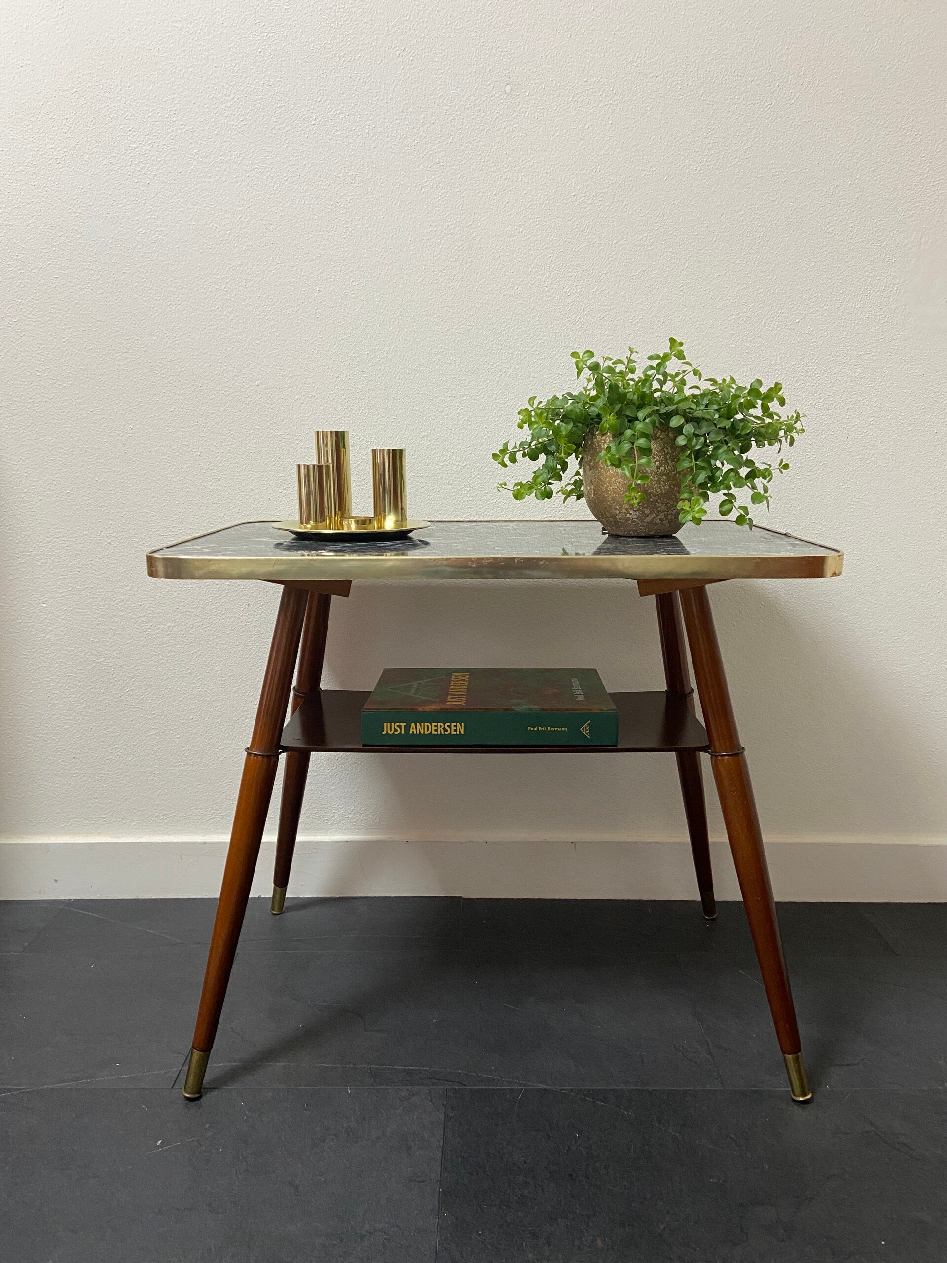 Vintage Bijzettafel met gemarmerd blad en ruimte voor tijdschriften