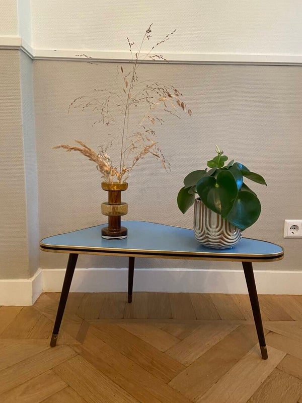 Vintage Duitse bijzettafel/plantentafel in driehoeksvorm