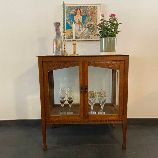 Theekastje met ingegraveerde sterren en geslepen glas