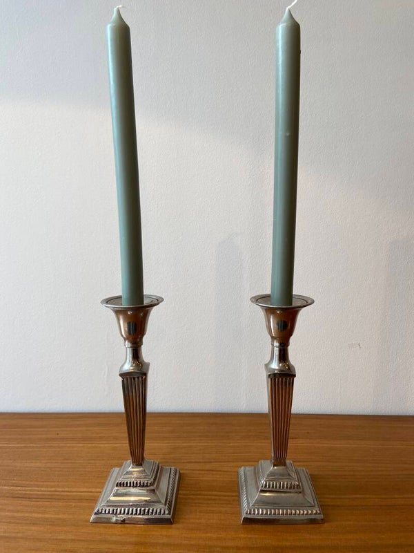 Set van 2 vintage aluminium kandelaren in empire stijl