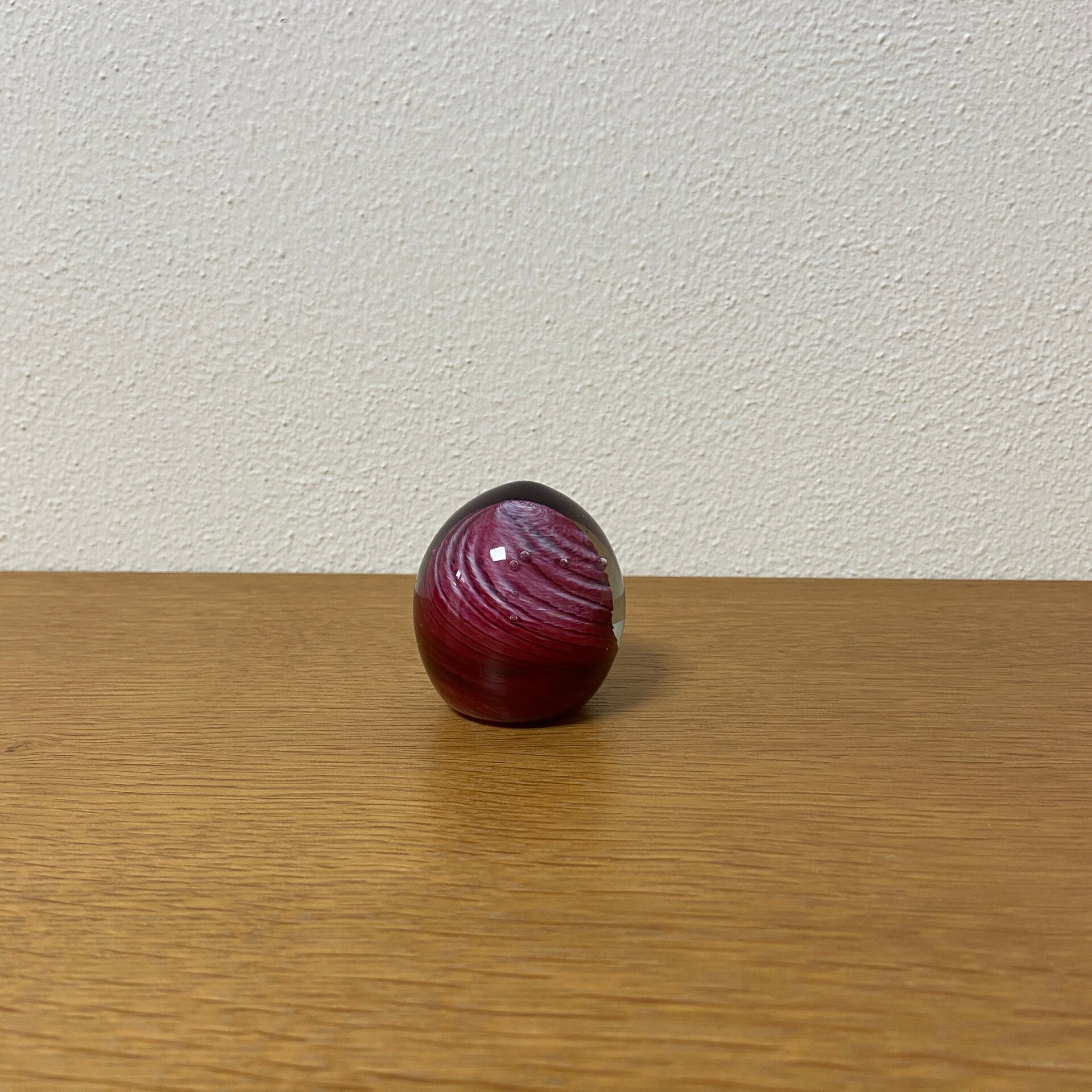 Presse Papier in verschillende tinten roze en wit glas