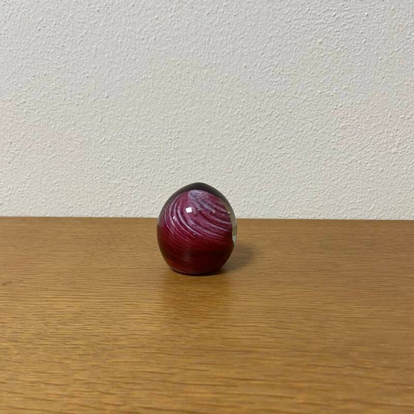 Presse Papier in verschillende tinten roze en wit glas