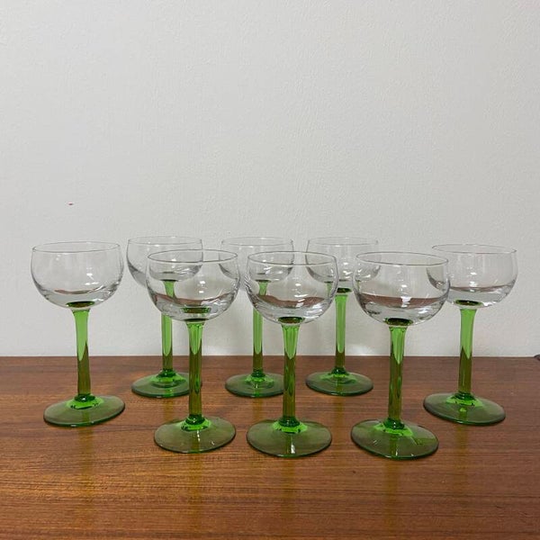 Set van 8 vintage Franse likeur- of kleine wijnglazen met groene steel