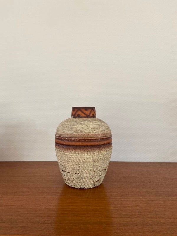 Vintage vaas in beige, terra en chocoladebruin aardewerk