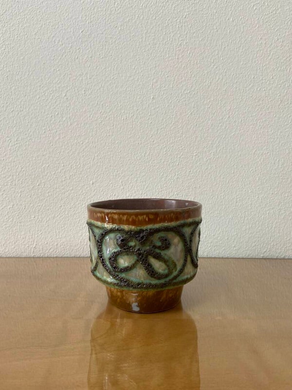 Vintage East Germany fat lava bloempot van Strehla