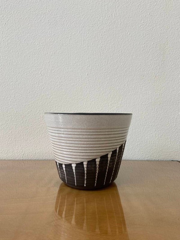 Vintage Fat lava bloempot donkerbruin met roomwit