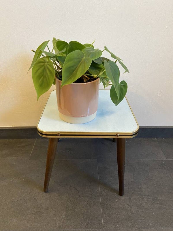 Vintage vierkant plantentafeltje met blauw formica blad