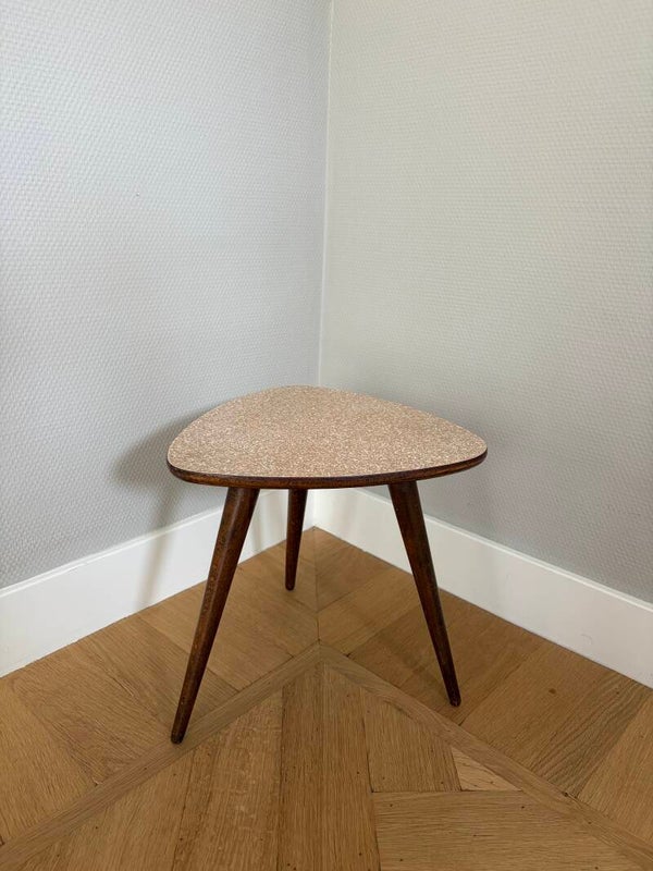 Bijzettafeltje/plantentafeltje met terrakleurig formica blad, jaren '60